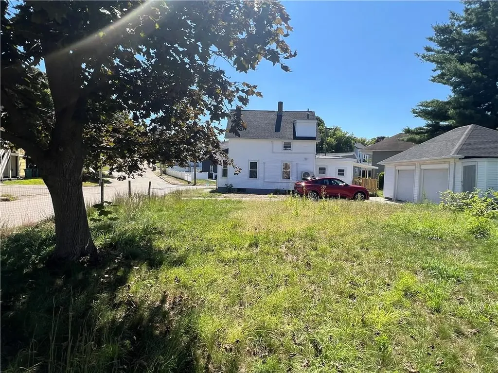 339 Vose Street Woonsocket RI 02895