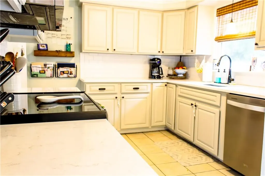 78 Parkside Drive Warwick RI 02888
