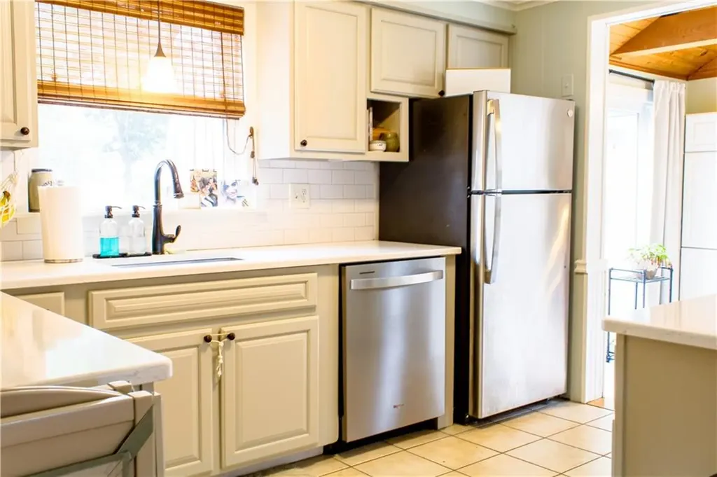 78 Parkside Drive Warwick RI 02888