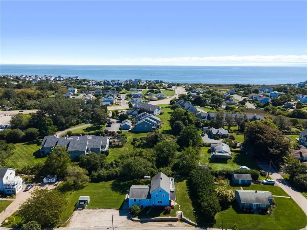 40 Hemlock Avenue Narragansett RI 02882