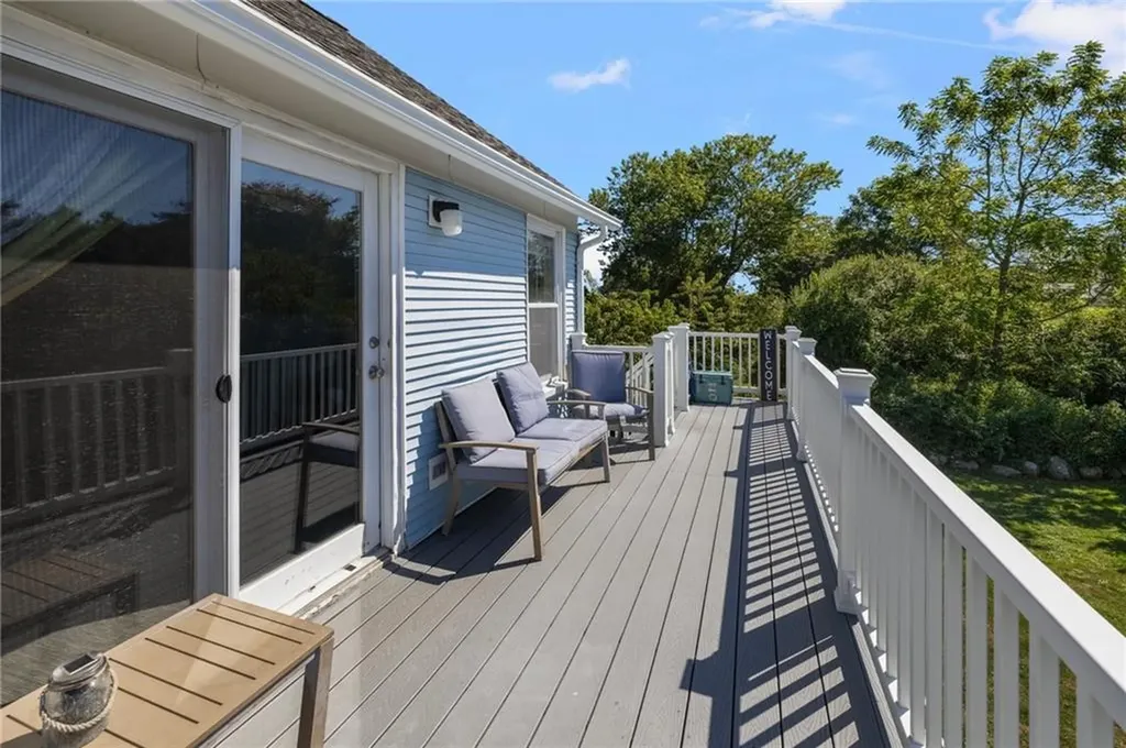 40 Hemlock Avenue Narragansett RI 02882