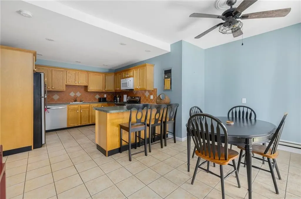 40 Hemlock Avenue Narragansett RI 02882