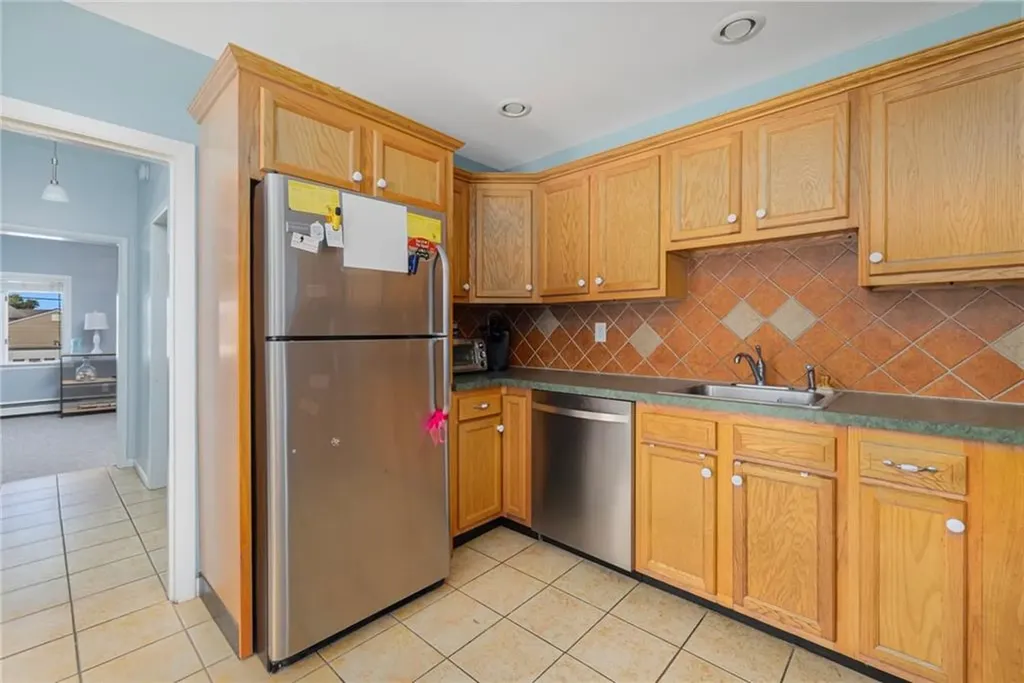 40 Hemlock Avenue Narragansett RI 02882