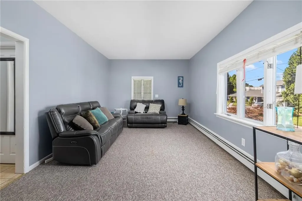 40 Hemlock Avenue Narragansett RI 02882
