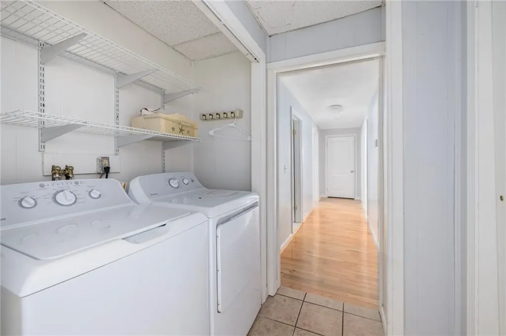 40 Hemlock Avenue Narragansett RI 02882