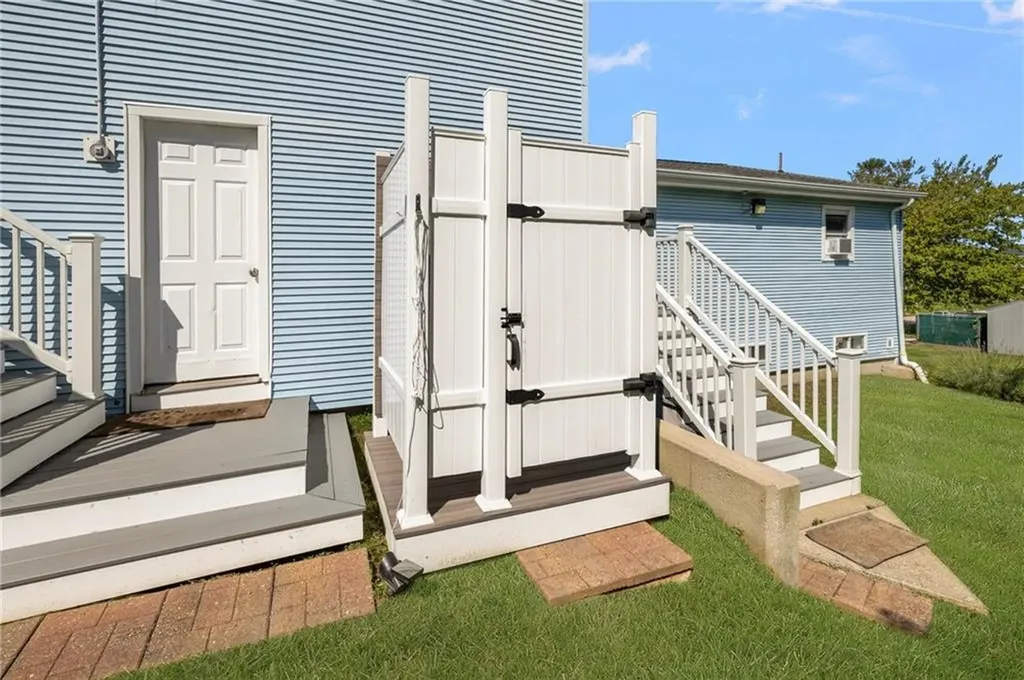 40 Hemlock Avenue Narragansett RI 02882
