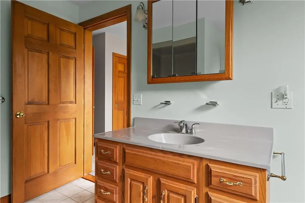 3552 Main Road Tiverton RI 02878