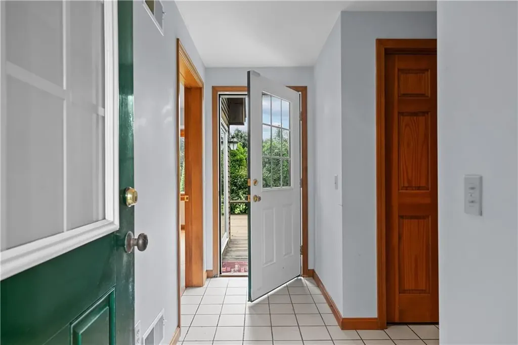3552 Main Road Tiverton RI 02878