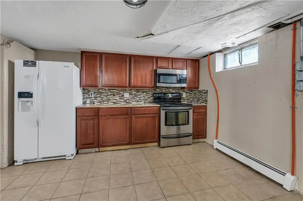 321 Hoxsie Avenue Warwick RI 02889