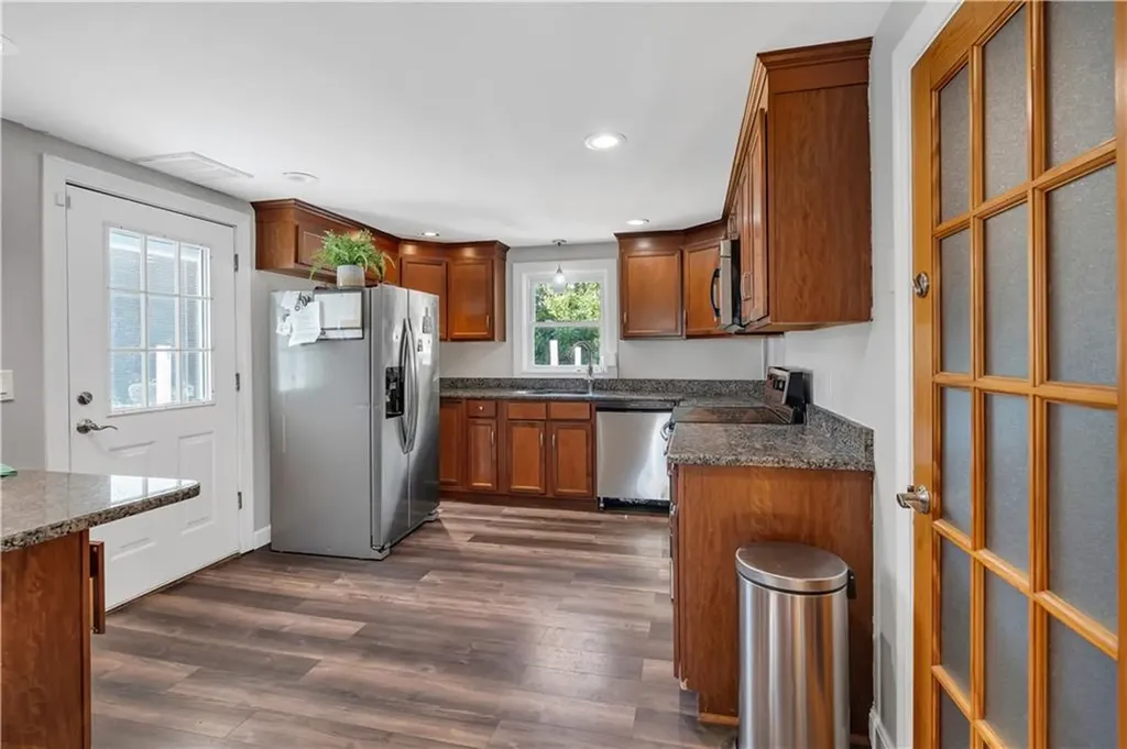 321 Hoxsie Avenue Warwick RI 02889