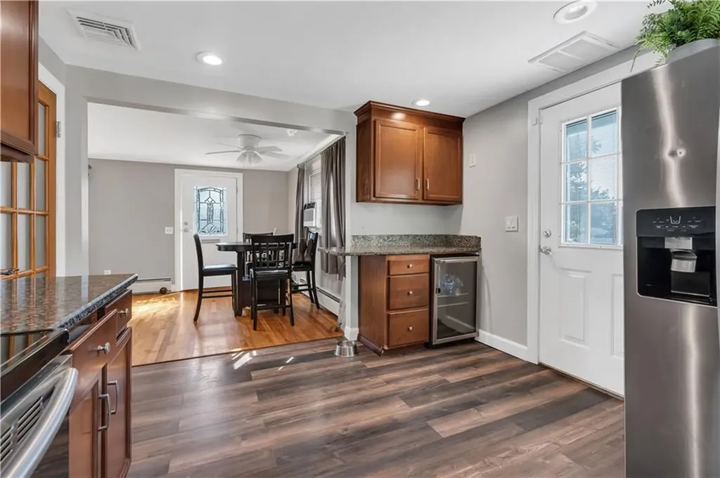 321 Hoxsie Avenue Warwick RI 02889