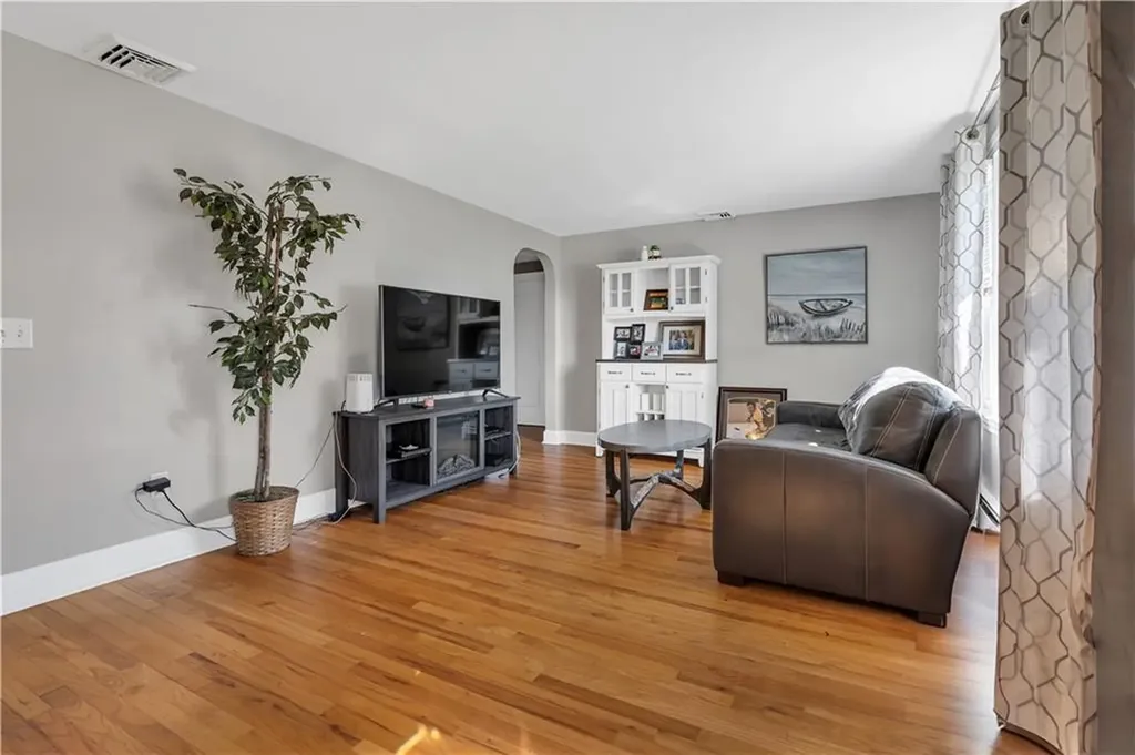 321 Hoxsie Avenue Warwick RI 02889