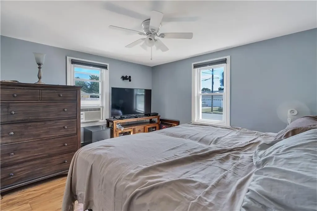 321 Hoxsie Avenue Warwick RI 02889