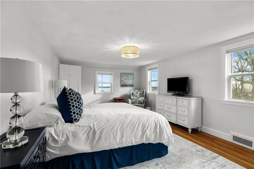 1253 Warwick Neck Avenue Warwick RI 02889