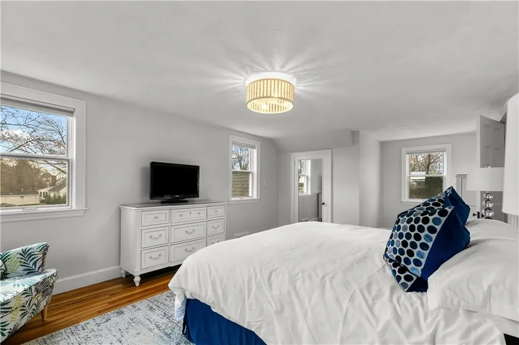 1253 Warwick Neck Avenue Warwick RI 02889