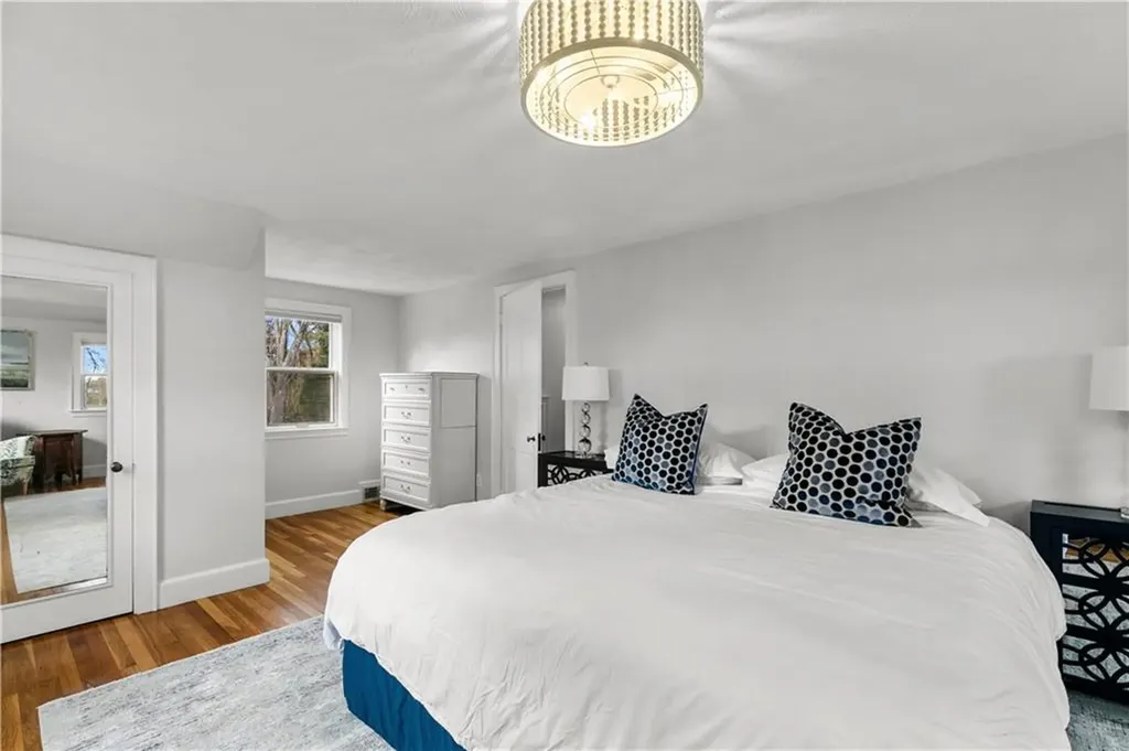 1253 Warwick Neck Avenue Warwick RI 02889