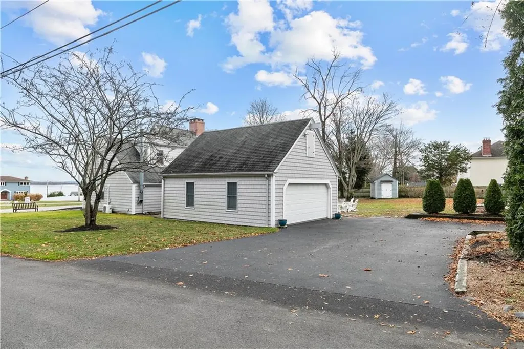 1253 Warwick Neck Avenue Warwick RI 02889