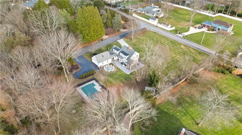 1253 Warwick Neck Avenue Warwick RI 02889