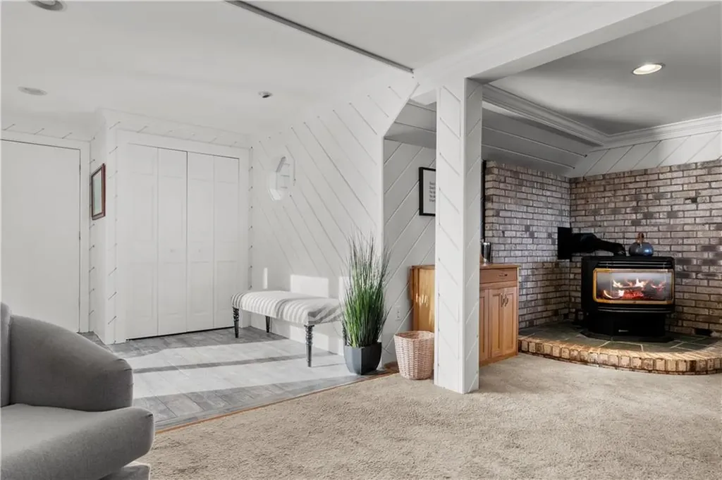 1253 Warwick Neck Avenue Warwick RI 02889