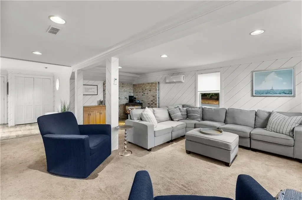 1253 Warwick Neck Avenue Warwick RI 02889