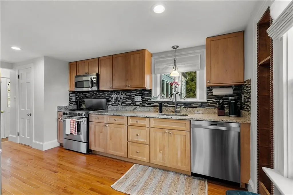 1253 Warwick Neck Avenue Warwick RI 02889