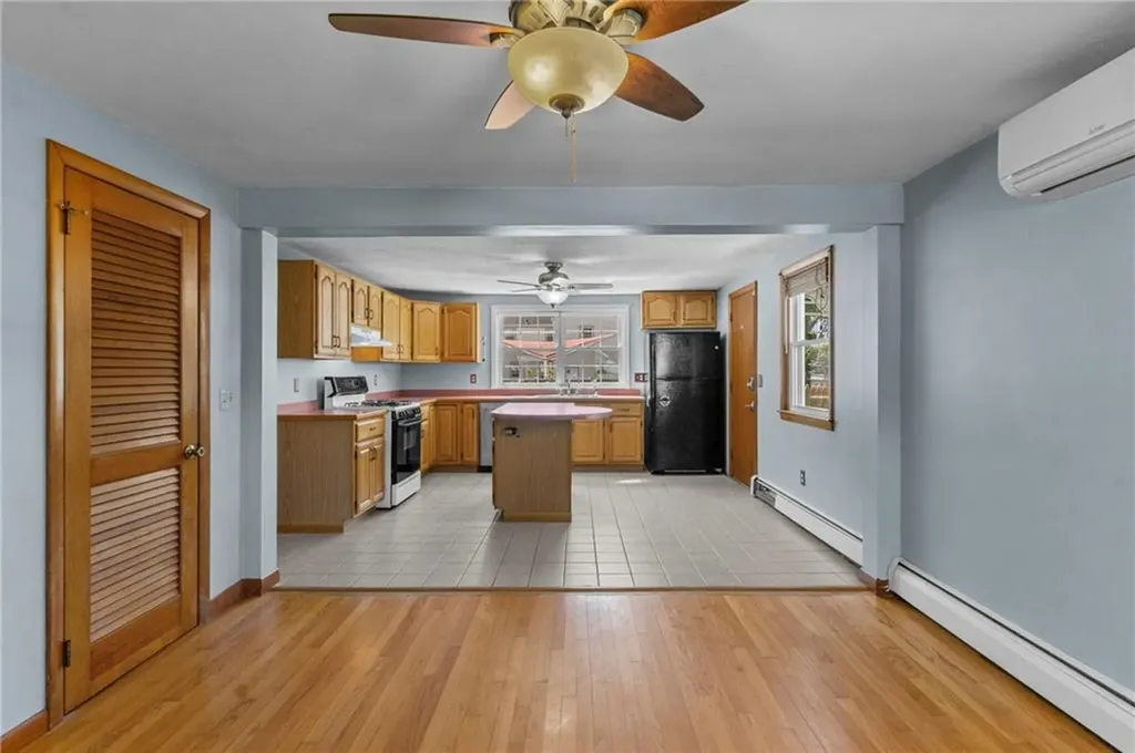 72 Natick Avenue Warwick RI 02886