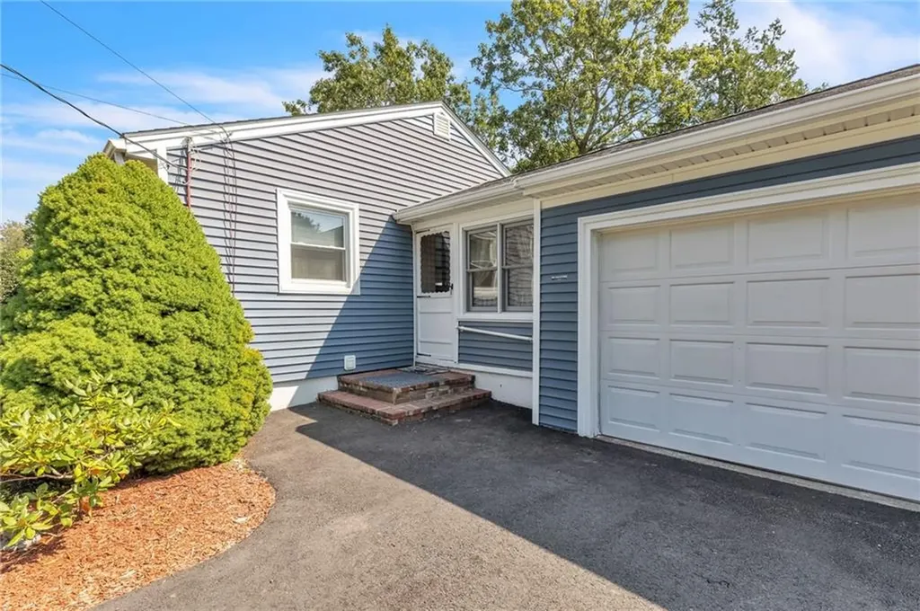 25 Raymond Drive Cumberland RI 02864