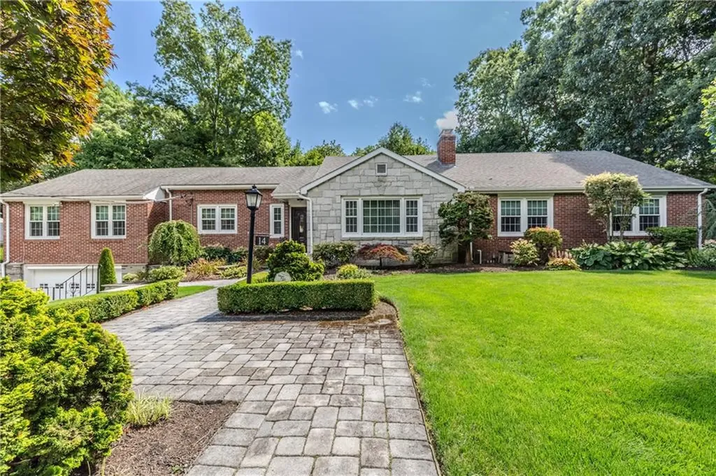 14 Hillsdale Drive Cranston RI 02920