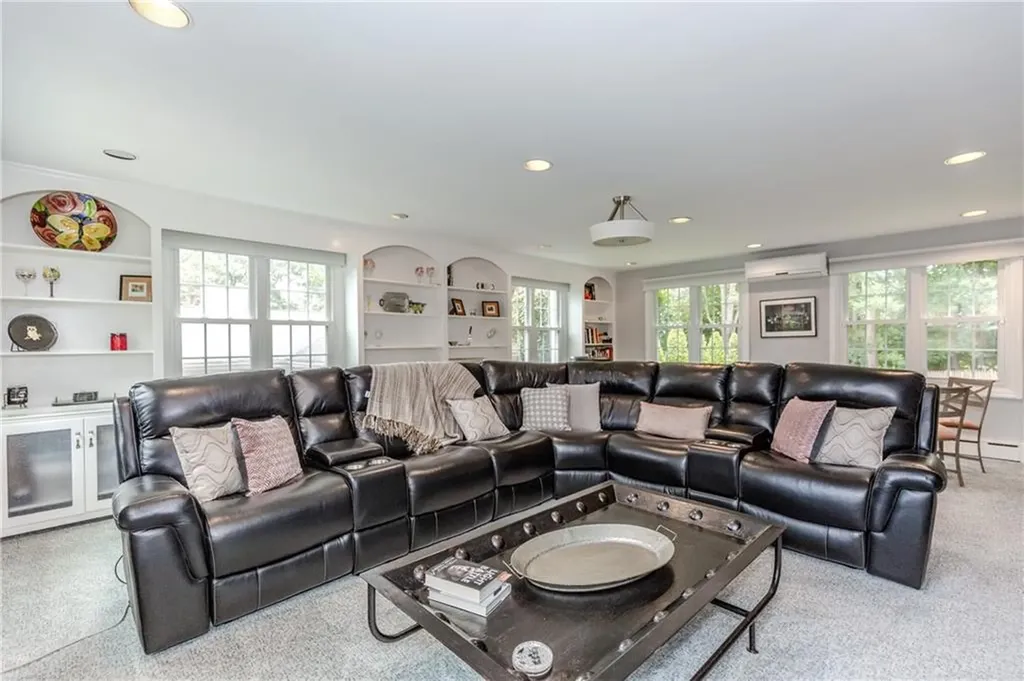 14 Hillsdale Drive Cranston RI 02920