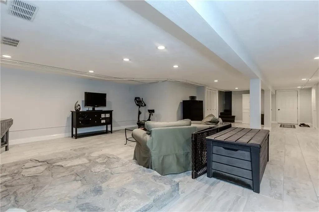 14 Hillsdale Drive Cranston RI 02920
