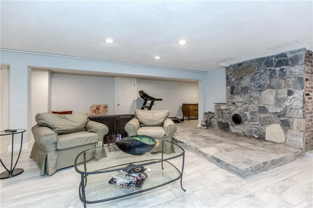 14 Hillsdale Drive Cranston RI 02920