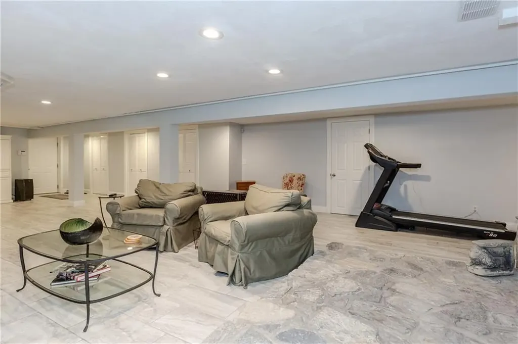 14 Hillsdale Drive Cranston RI 02920