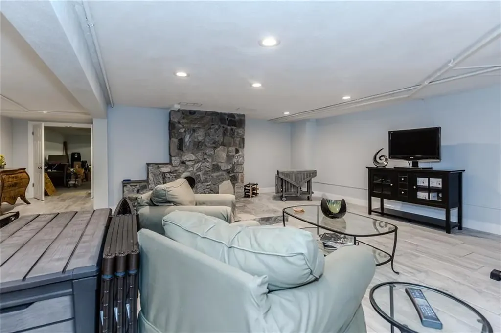 14 Hillsdale Drive Cranston RI 02920