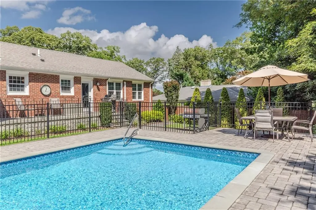 14 Hillsdale Drive Cranston RI 02920