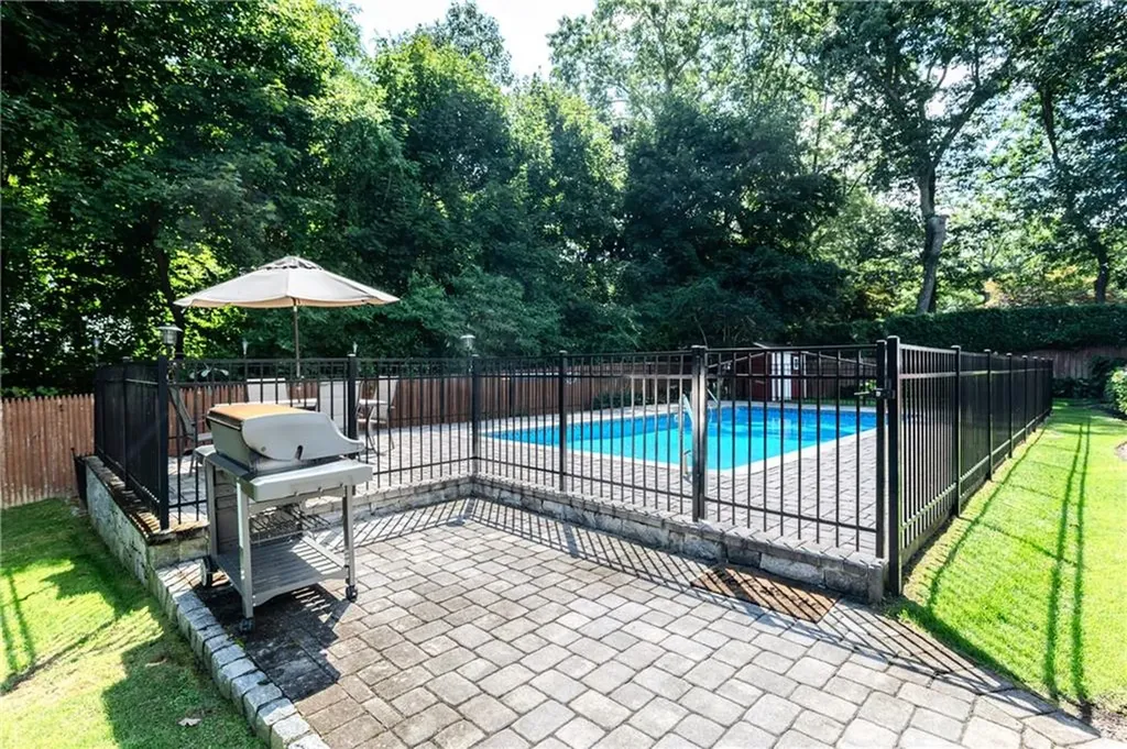 14 Hillsdale Drive Cranston RI 02920