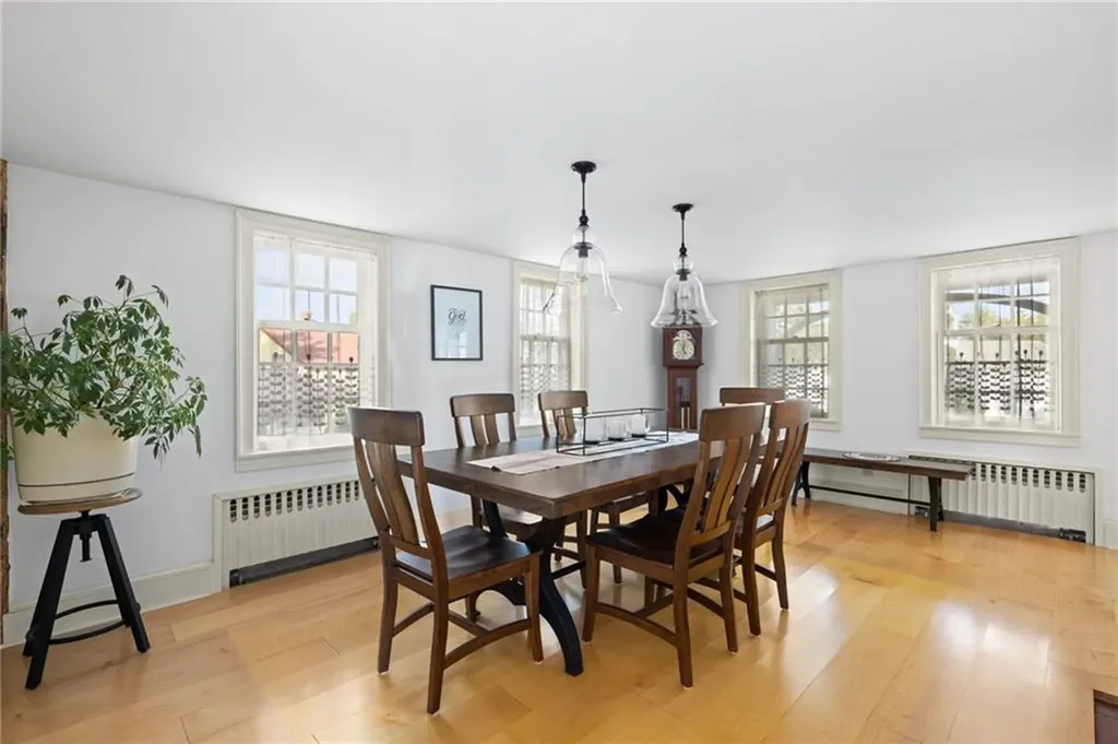 2678 E Main Road Portsmouth RI 02871