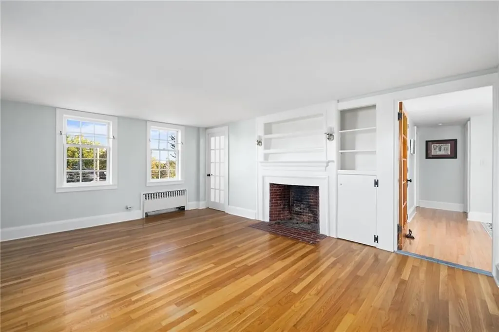 2678 E Main Road Portsmouth RI 02871