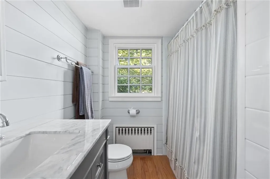 2678 E Main Road Portsmouth RI 02871