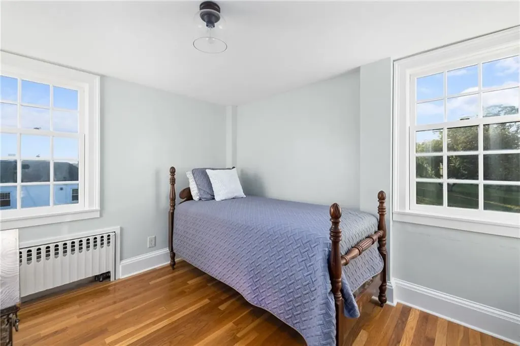 2678 E Main Road Portsmouth RI 02871