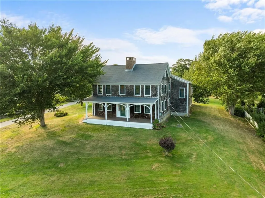 2678 E Main Road Portsmouth RI 02871