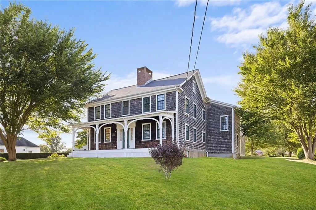 2678 E Main Road Portsmouth RI 02871