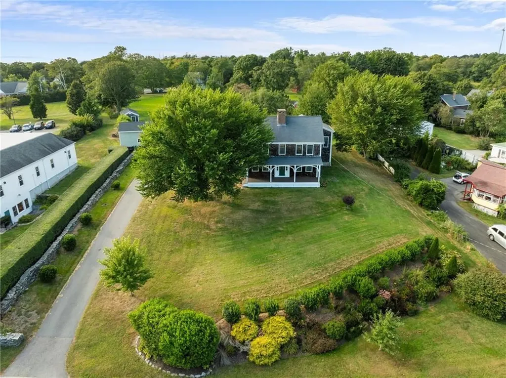 2678 E Main Road Portsmouth RI 02871