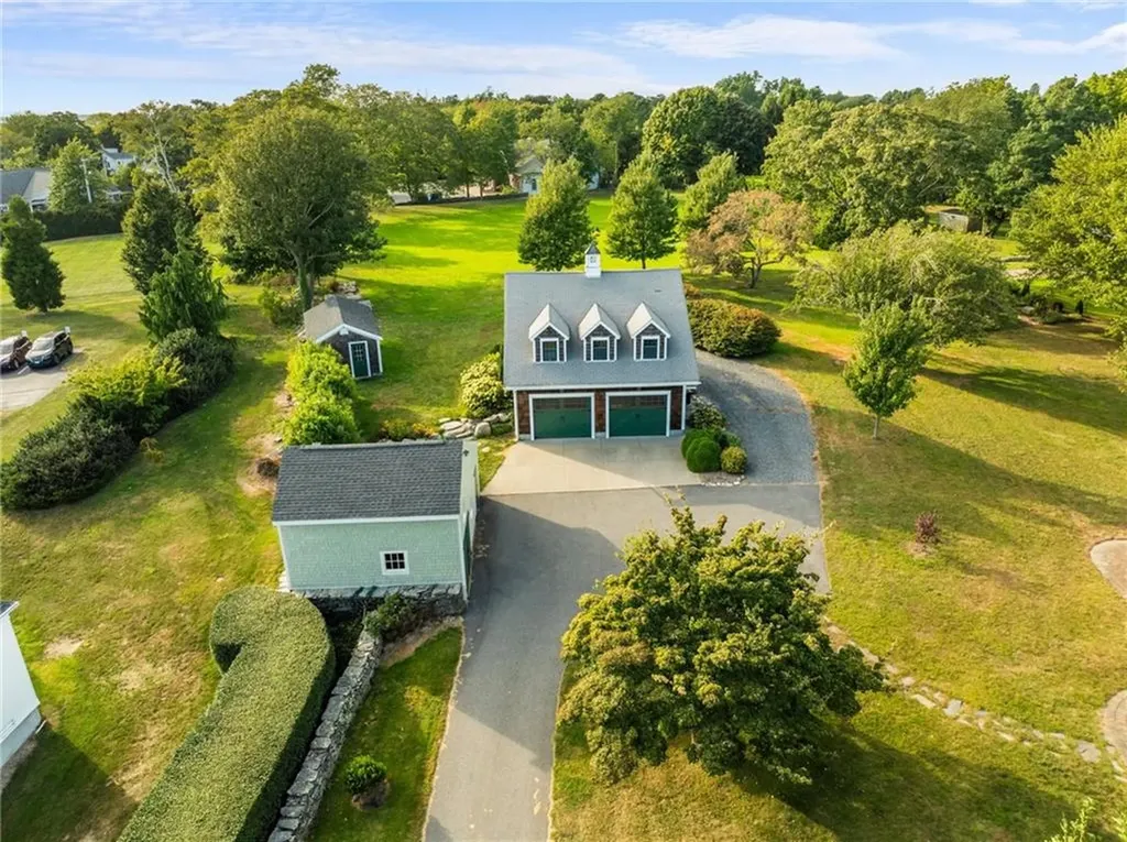 2678 E Main Road Portsmouth RI 02871