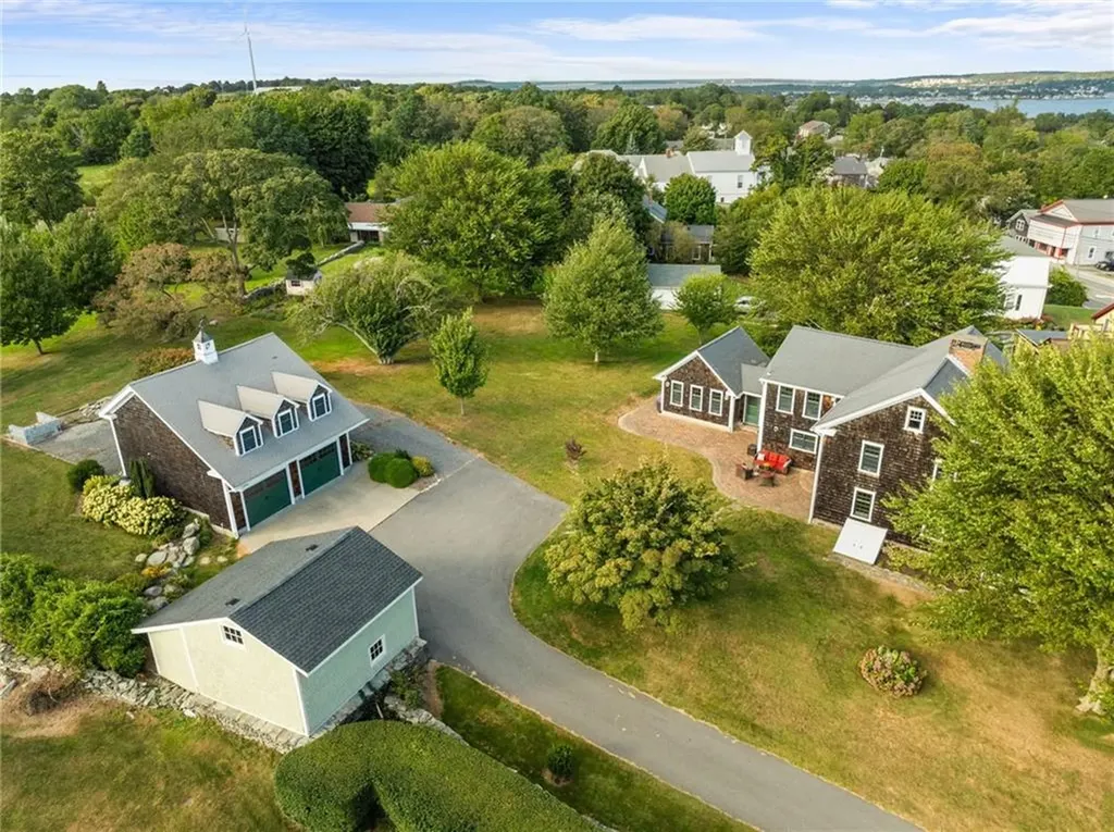 2678 E Main Road Portsmouth RI 02871