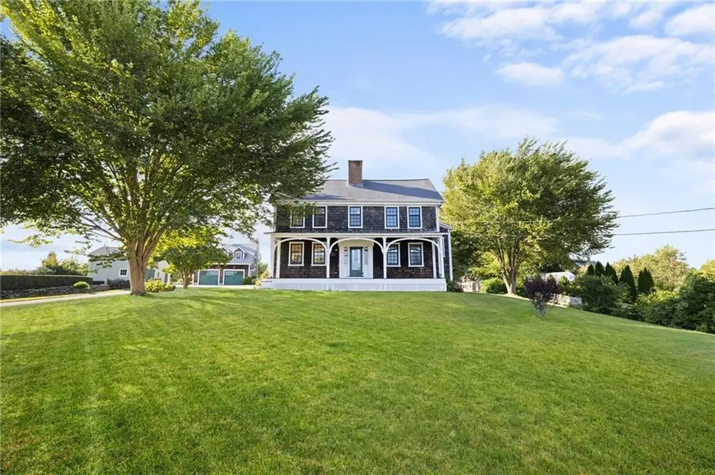 2678 E Main Road Portsmouth RI 02871