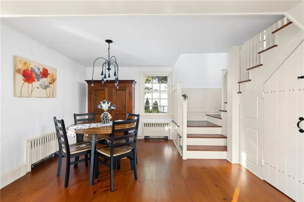 2678 E Main Road Portsmouth RI 02871