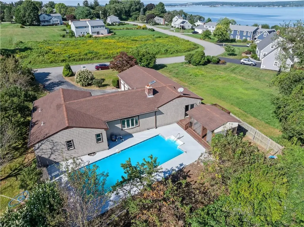 79 Roger Williams Court Portsmouth RI 02871