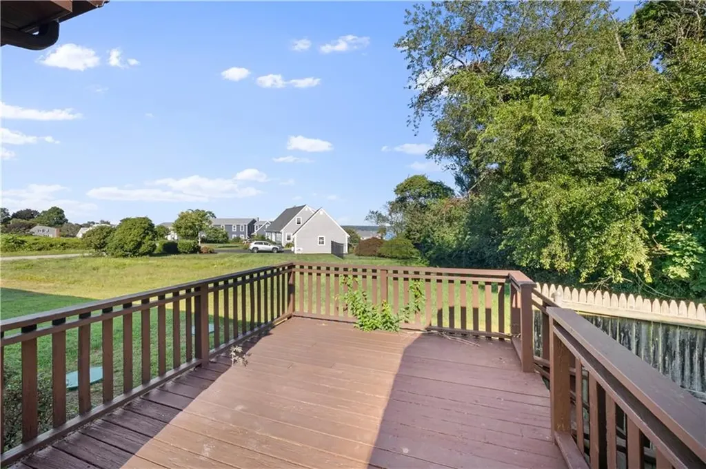 79 Roger Williams Court Portsmouth RI 02871