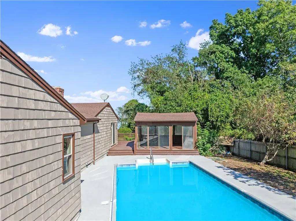 79 Roger Williams Court Portsmouth RI 02871