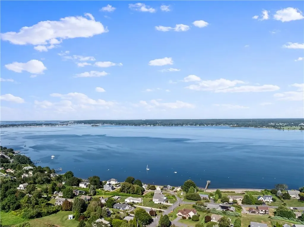 79 Roger Williams Court Portsmouth RI 02871
